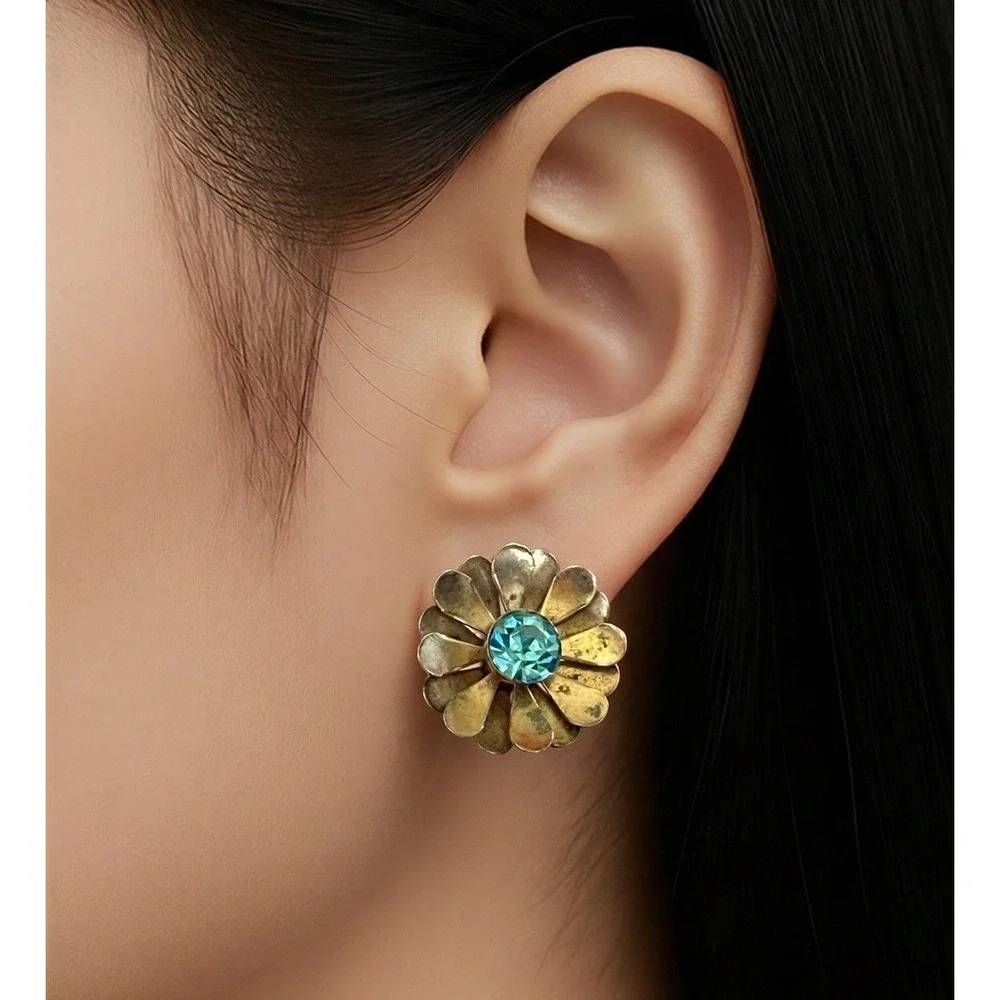 VTG ESTATE SIGNED NEMO BLUE RHINESTONE Flower SCREW Back EARRINGS